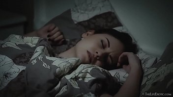 Alina Rêve De La Bite Et Se Réveille Avec Fofoloanca Humide