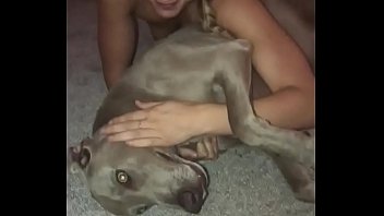 Maître Indécent Mais Le Beau Nu Est En Train De Filmer