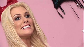 Natasha Marley Suce La Chatte Entière Et Est Brutalement Sans Protection