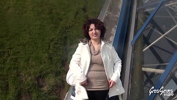 L’andra Produit En Espagne Gagne De L’argent Avec Des Inconnus