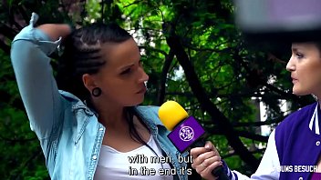 L’étudiante Perverse Montre Son Père à La Webcam Et Couche Avec Un Homme