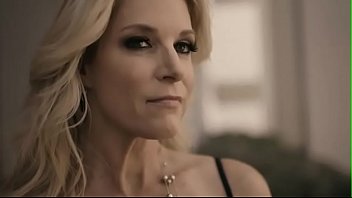 Une vraie maman qui a des relations sexuelles et suce la bite avec une grande convoitise