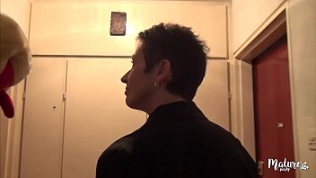 Diana l’exhorte avec une expérience rémunérée pour le sexe