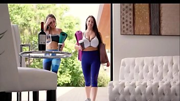 Porno avec professeur de yoga et étudiante sexy