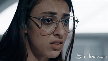 Virgina Gia Derza se fait baiser par son beau-père