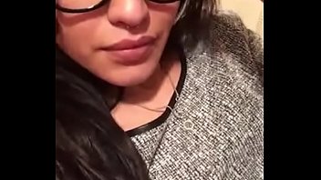 Femme roumaine qui reçoit des langues dans sa chatte et éjacule