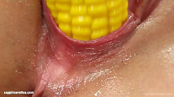 La brune au casting XXX élargit son vagin