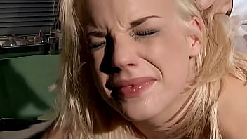 L’infirmière Lara dominée sexuellement par le mauvais docteur