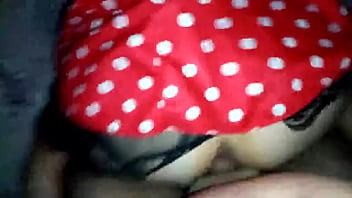 Porno roumain dans la voiture avec une milf