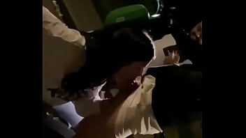 Sucer une bite sur un scooter xxx avec des roumains