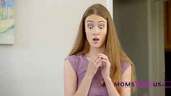 Le petit ami a des relations sexuelles avec sa petite amie et sa mère