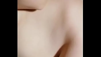 Roumaine mature avec des troupeaux sur sa chatte suce une bite