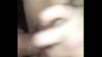 Sperme sur la chatte après le sexe porno roumain