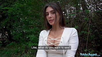 La nymphomane de 19 ans fait l’amour dans la rue pour de l’argent