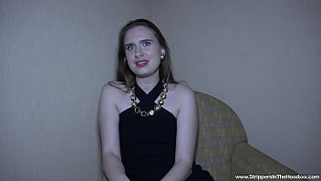 La strip-teaseuse conduite à l’hôtel et baisée par un homme noir