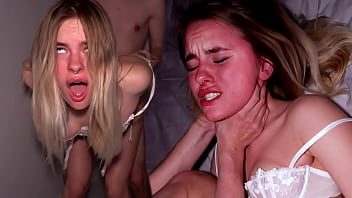 Détruit dans le vagin a de multiples orgasmes après un rapport sexuel intense