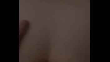 Porno avec des amateurs roumains ayant des relations sexuelles sur le dos