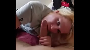 Chatte mature suce la bite et veut du sperme dans la bouche