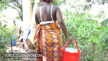 Un couple africain filmé en train de faire l’amour dans la forêt