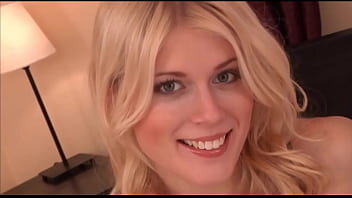 Coup et rapports sexuels non protégés avec la blonde de Cluj