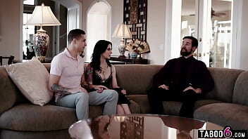 Anna devient femme de ménage après s’être fait totalement baiser