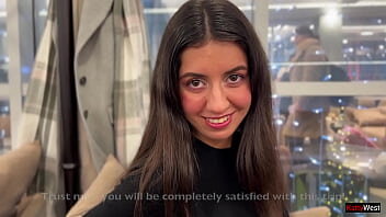 Sexe anal oral et non protégé dans le train avec une brune payante